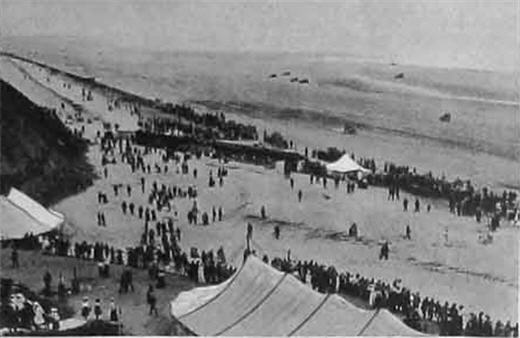 Algy Lee Guinness and his brother Kenneth on Saltburn Sands 1907-09